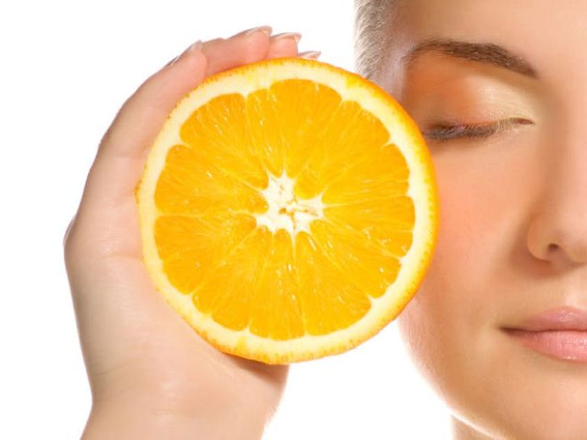 La supplémentation en vitamine C offre des avantages pour la peau